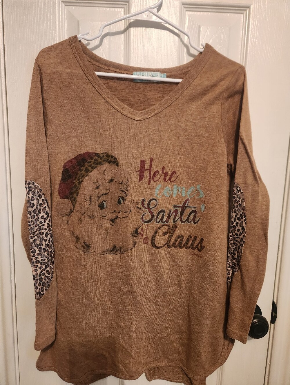 Southern Grace Christmas Sweater Here Comes Santa Claus Size Large Brown